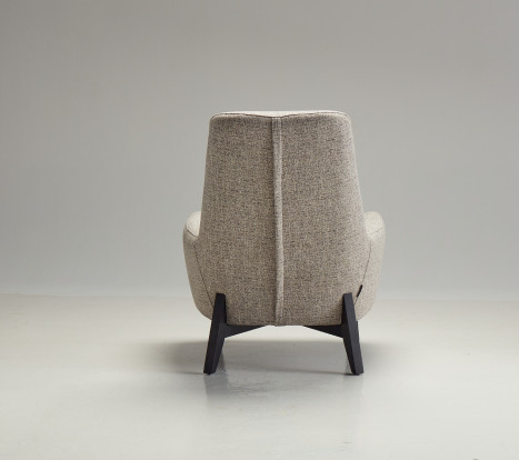 THE NYX ARMCHAIR