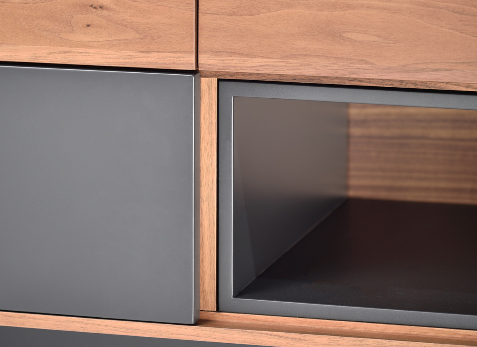 PR10 TV UNIT