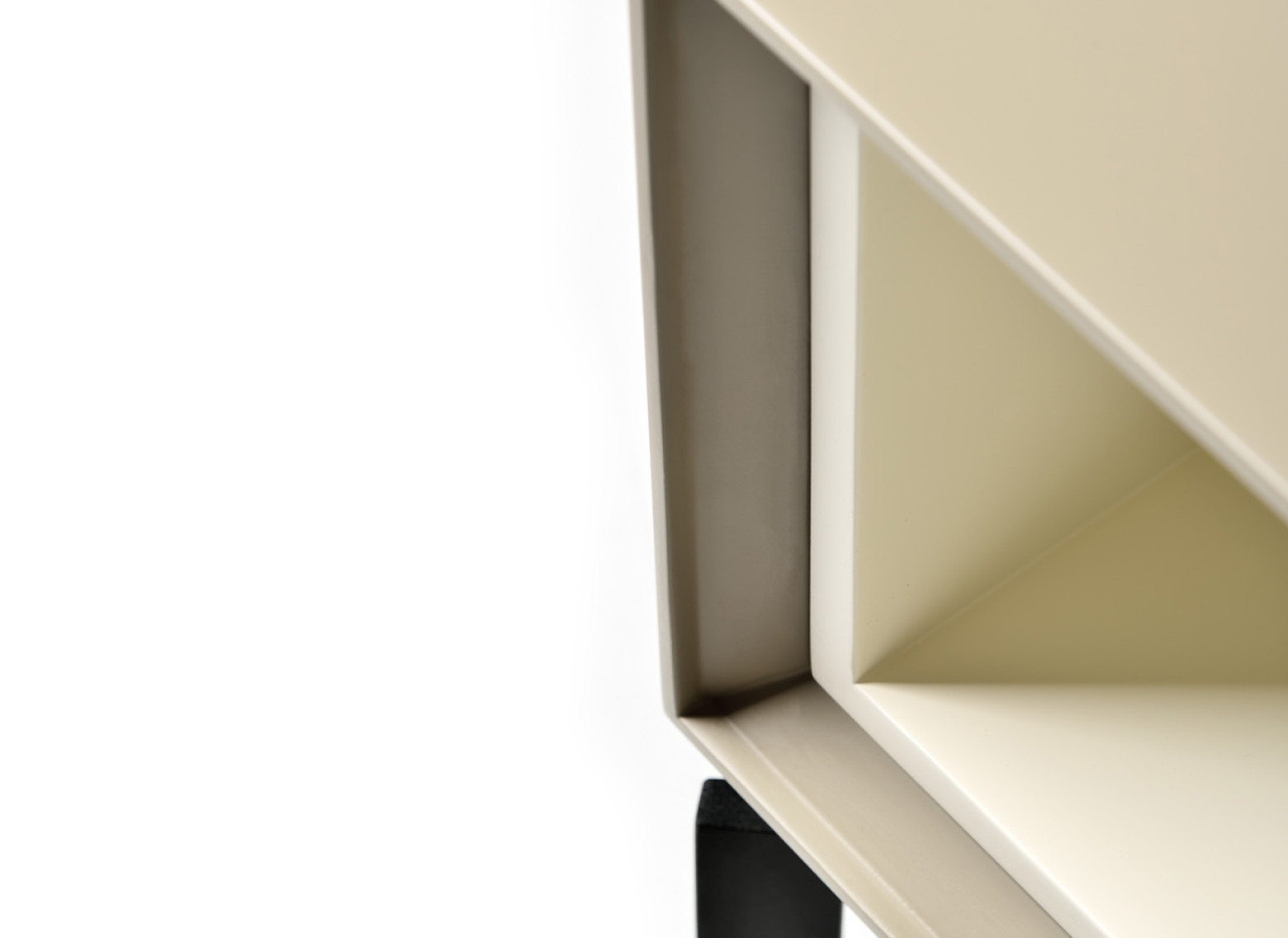 ΤΡΑΠΕΖΑΚΙ ΣΑΛΟΝΙΟΥ PR1