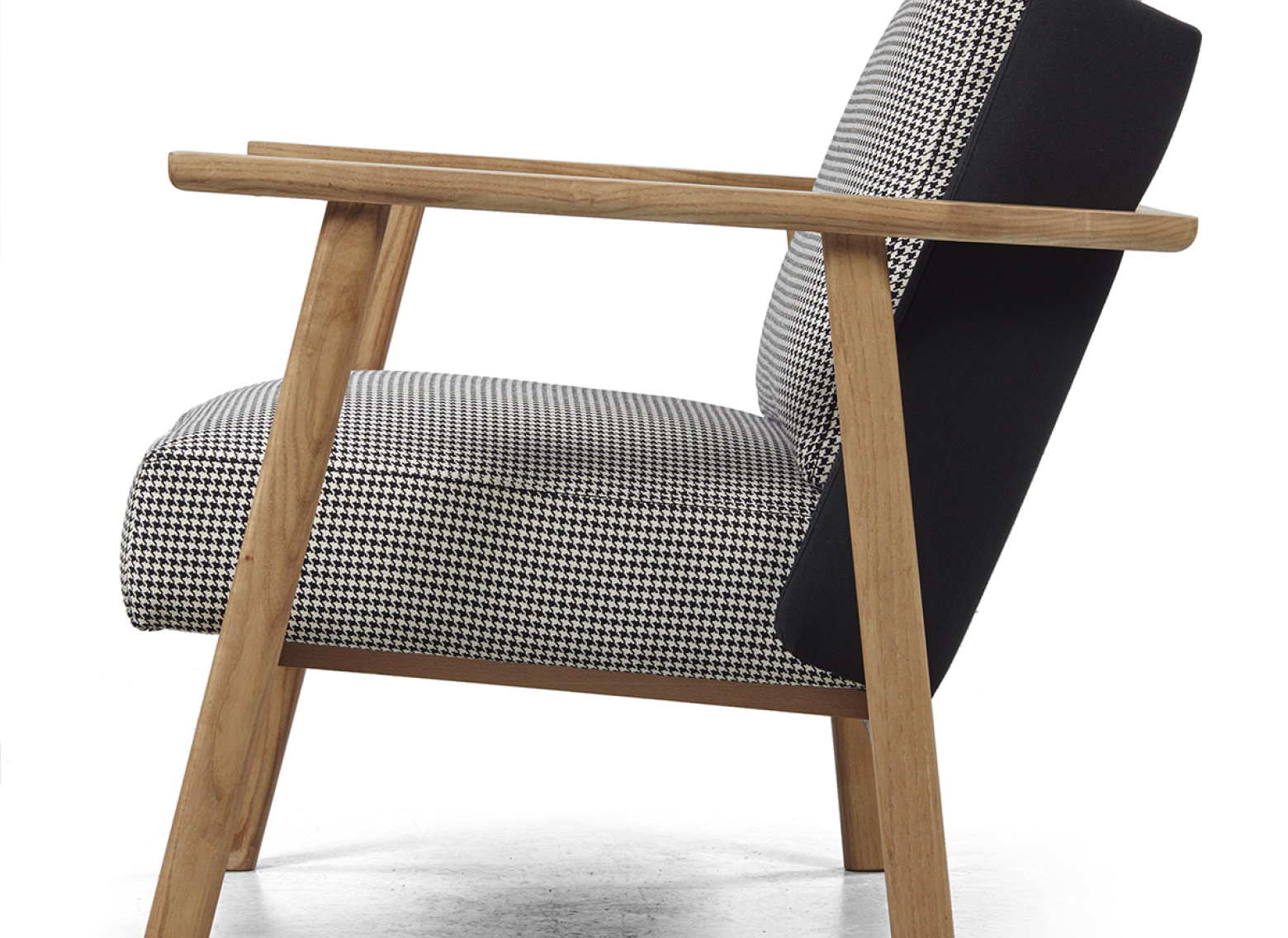 THE LOTTIE ARMCHAIR